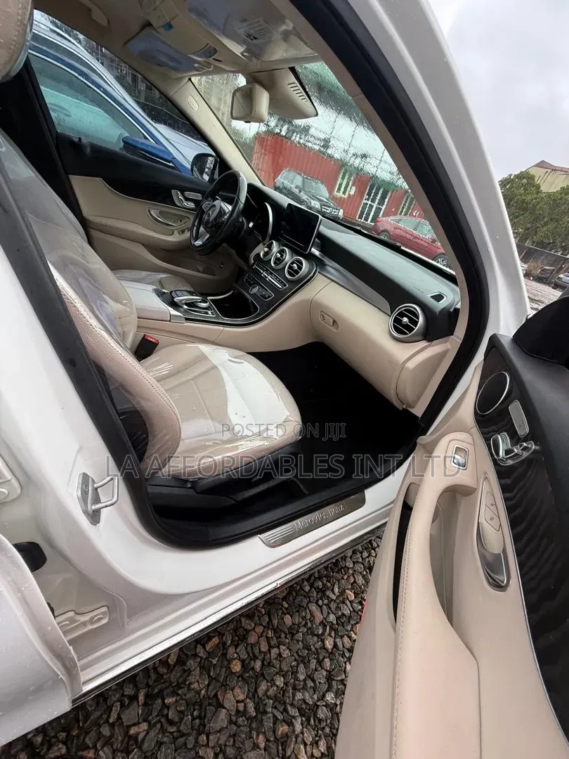 Mercedes-Benz C300 Base AWD 4Matic Sedan (2.0L 4cyl 7A) 2015 White