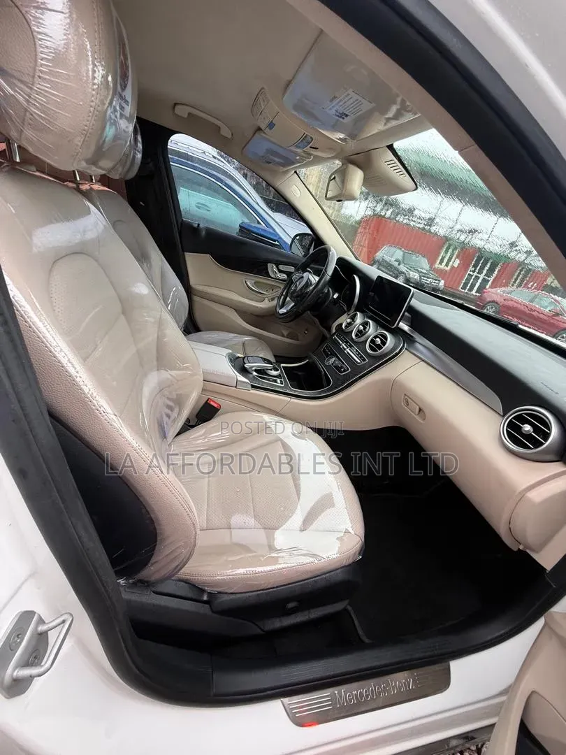 Mercedes-Benz C300 Base AWD 4Matic Sedan (2.0L 4cyl 7A) 2015 White