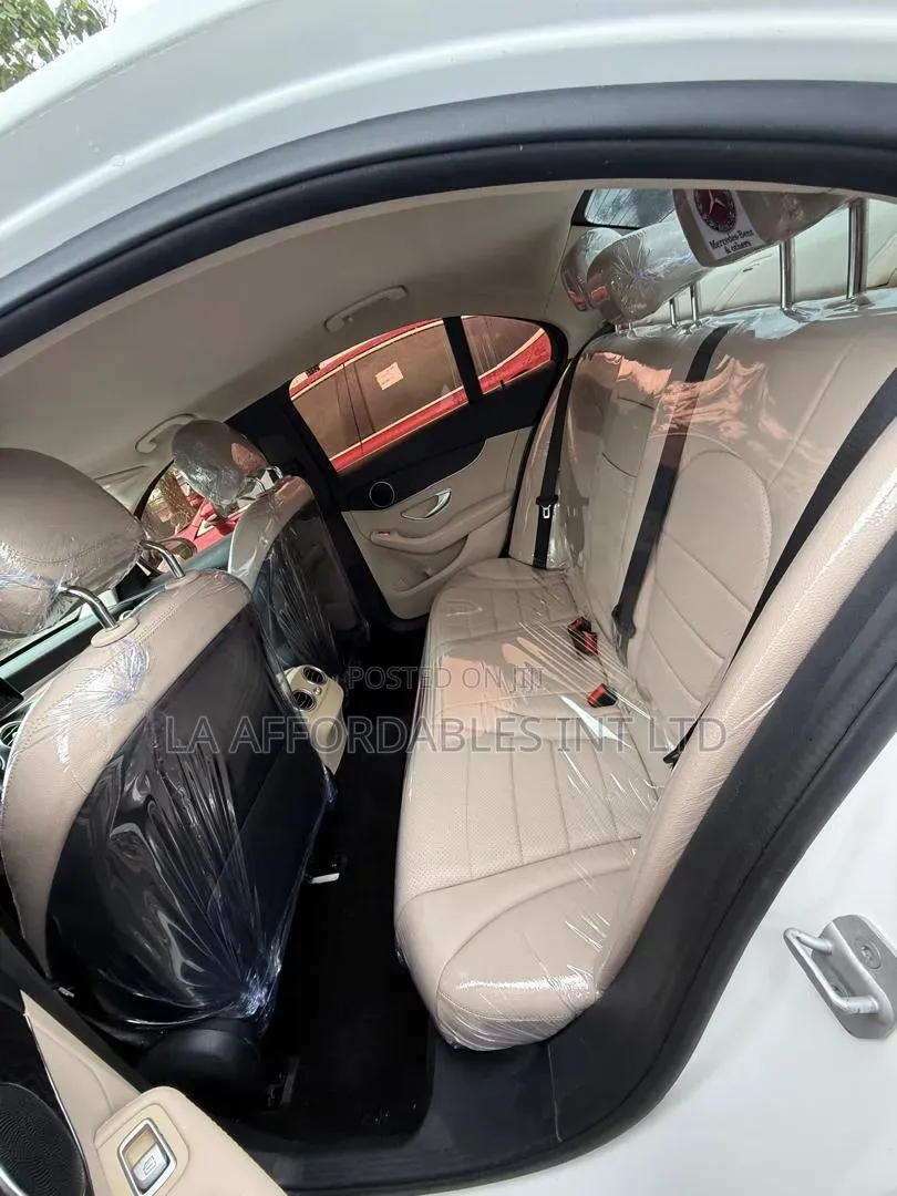 Mercedes-Benz C300 Base AWD 4Matic Sedan (2.0L 4cyl 7A) 2015 White