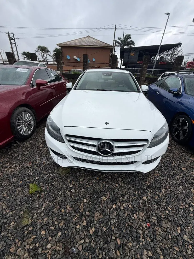 Mercedes-Benz C300 Base AWD 4Matic Sedan (2.0L 4cyl 7A) 2015 White