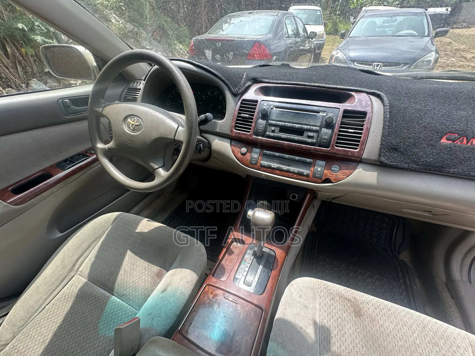 Toyota Camry LE 4dr Sedan (2.4L 4cyl 5M) 2004 Gold