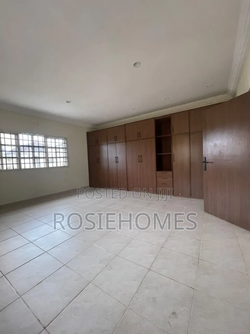 3bdrm Apartment in Lekki Phase 1 for rent