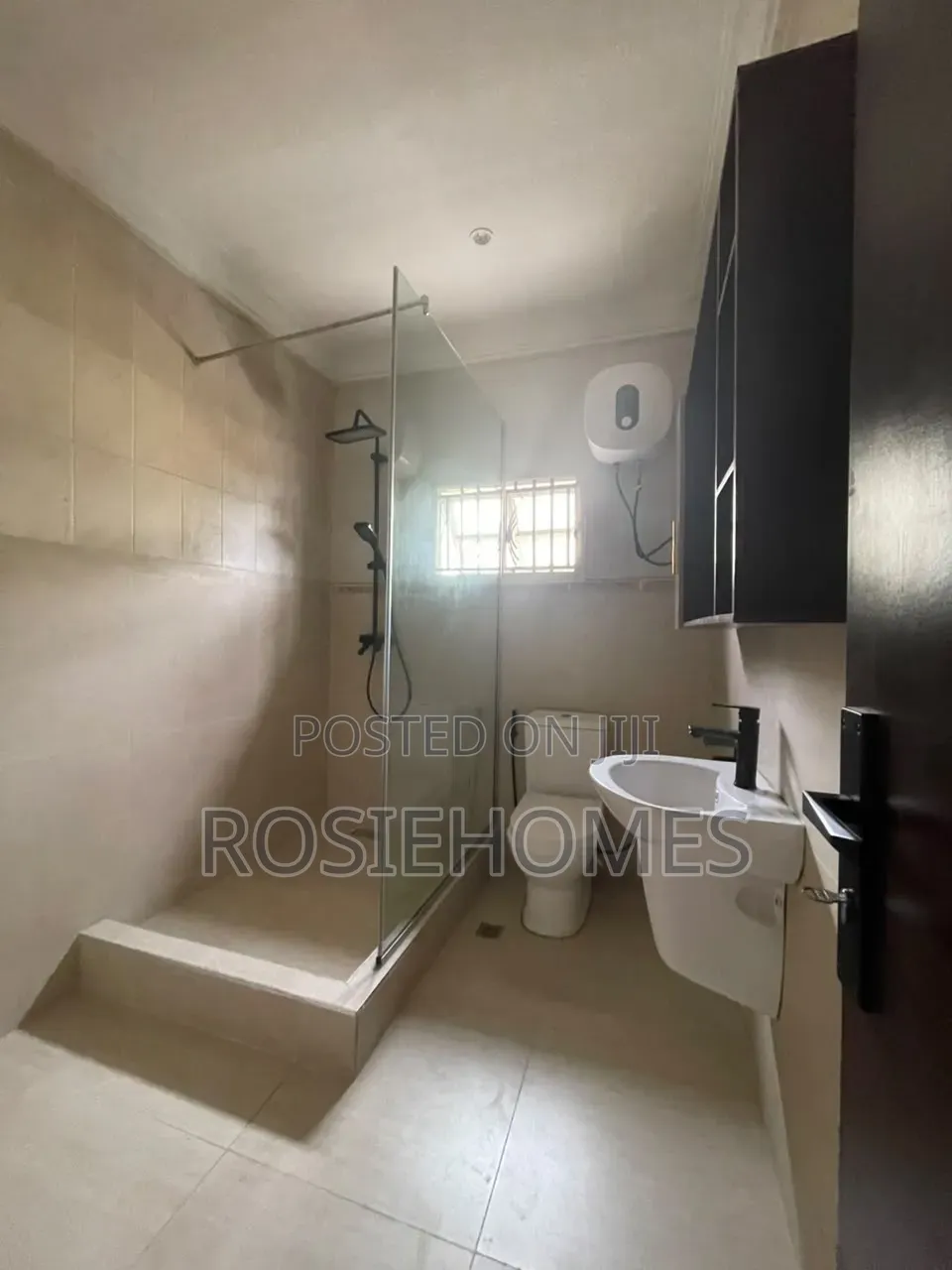 3bdrm Apartment in Lekki Phase 1 for rent