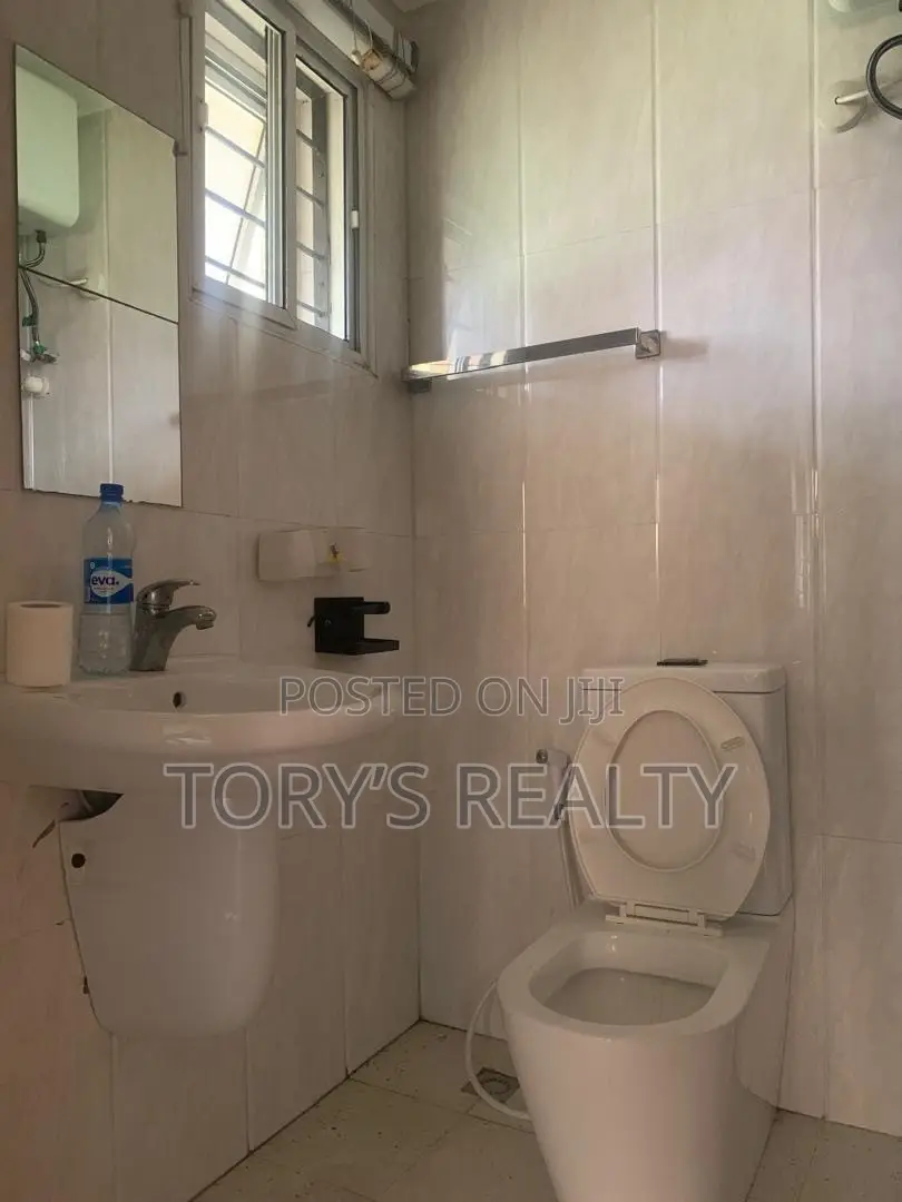 3bdrm Apartment in Lekki Phase 1 for rent