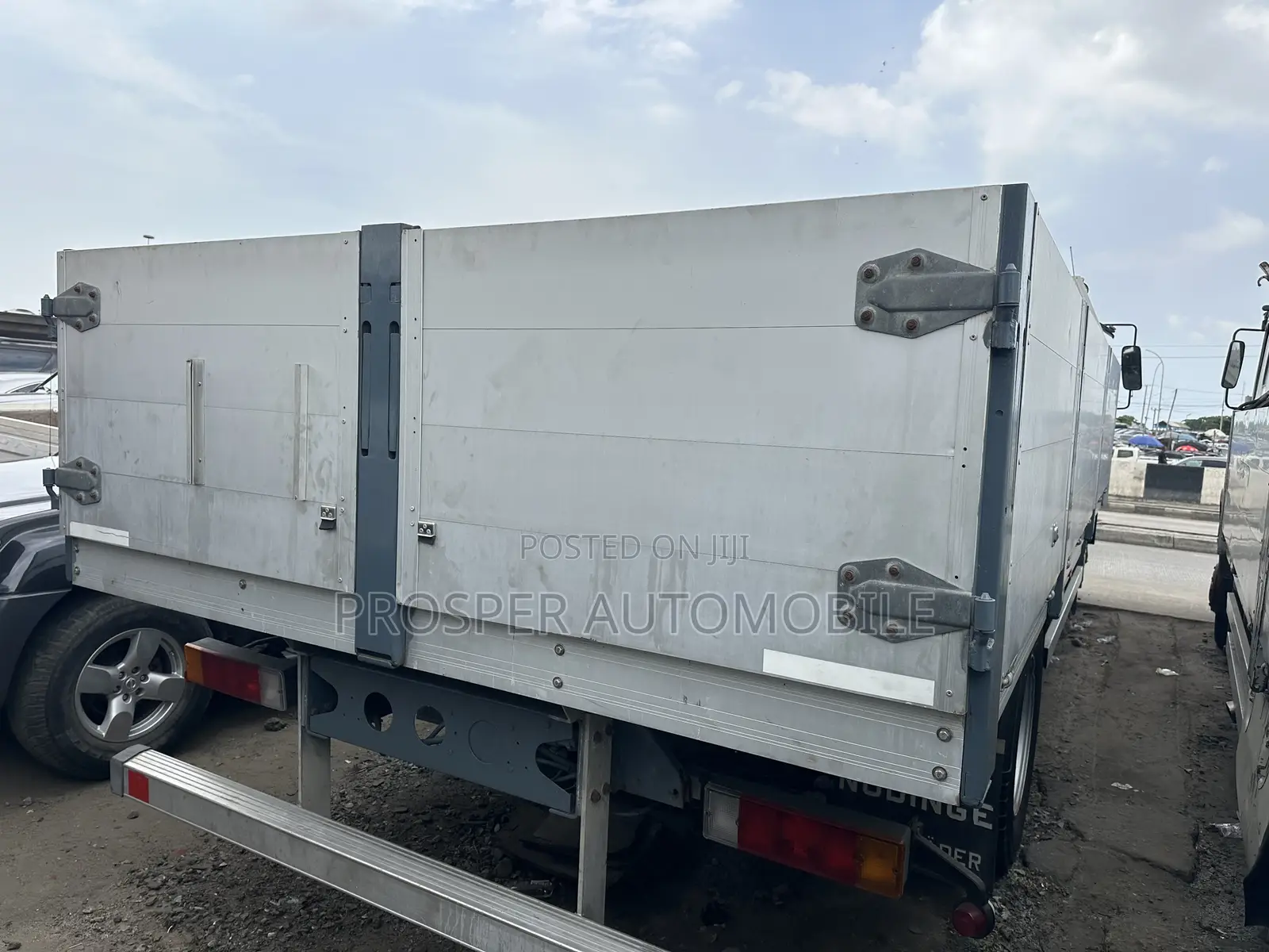 Volvo FL Truck 2008 Yellow