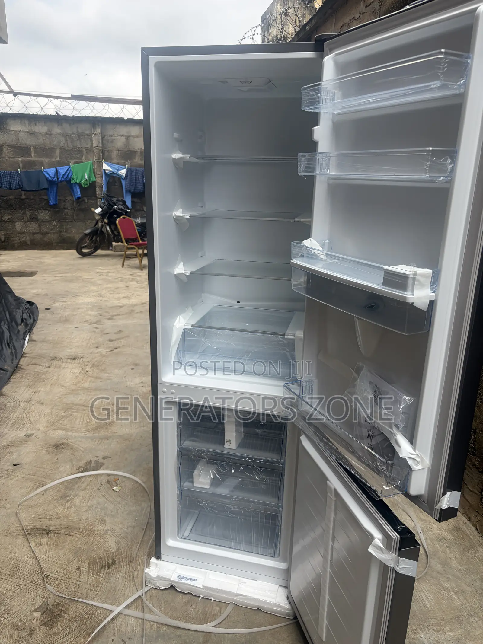 Hisense 264L Double Door Home Fridge With Water Dispenser