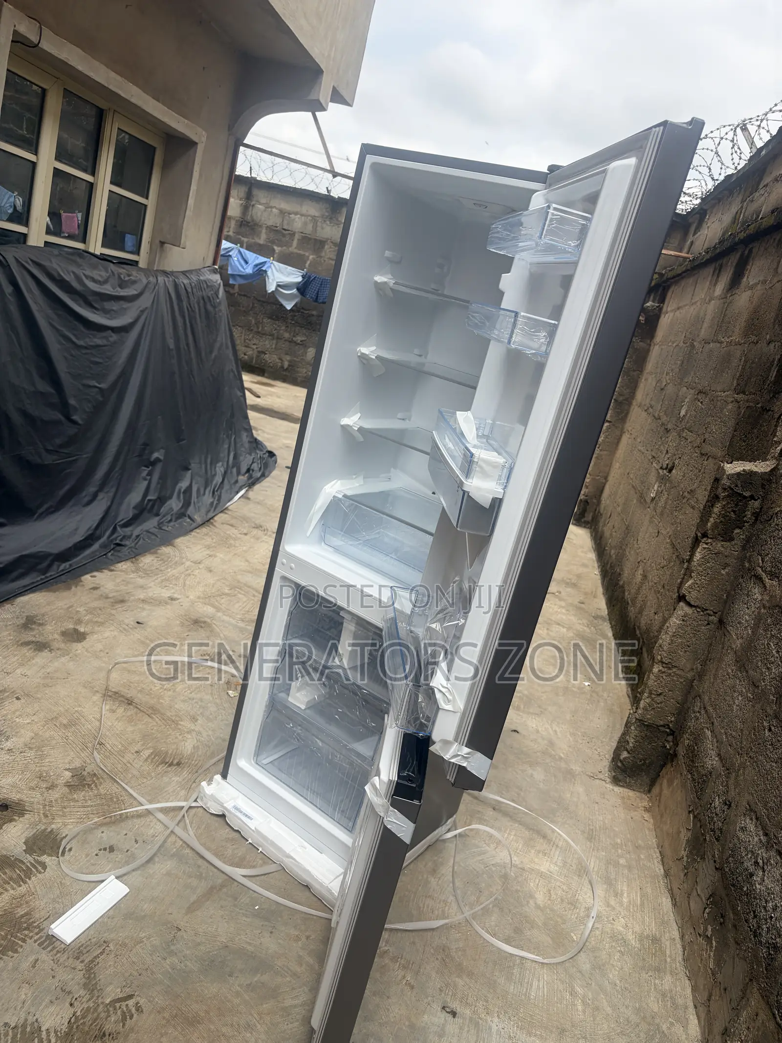 Hisense 264L Bottom Compartment Freezer Fridge With Water Tap