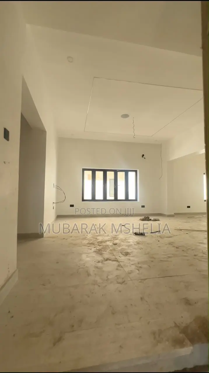 5bdrm Duplex in Jahi for sale