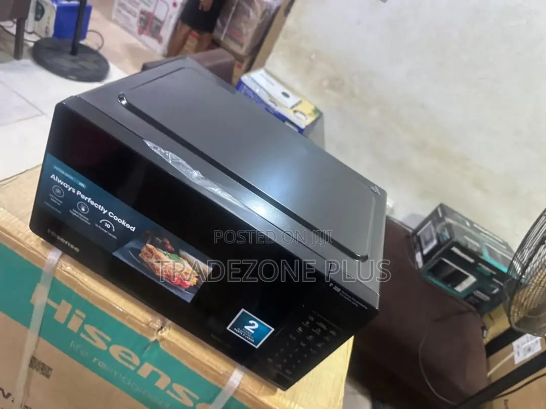 Hisense Digital Microwave 700W – Practical Cooking Companion