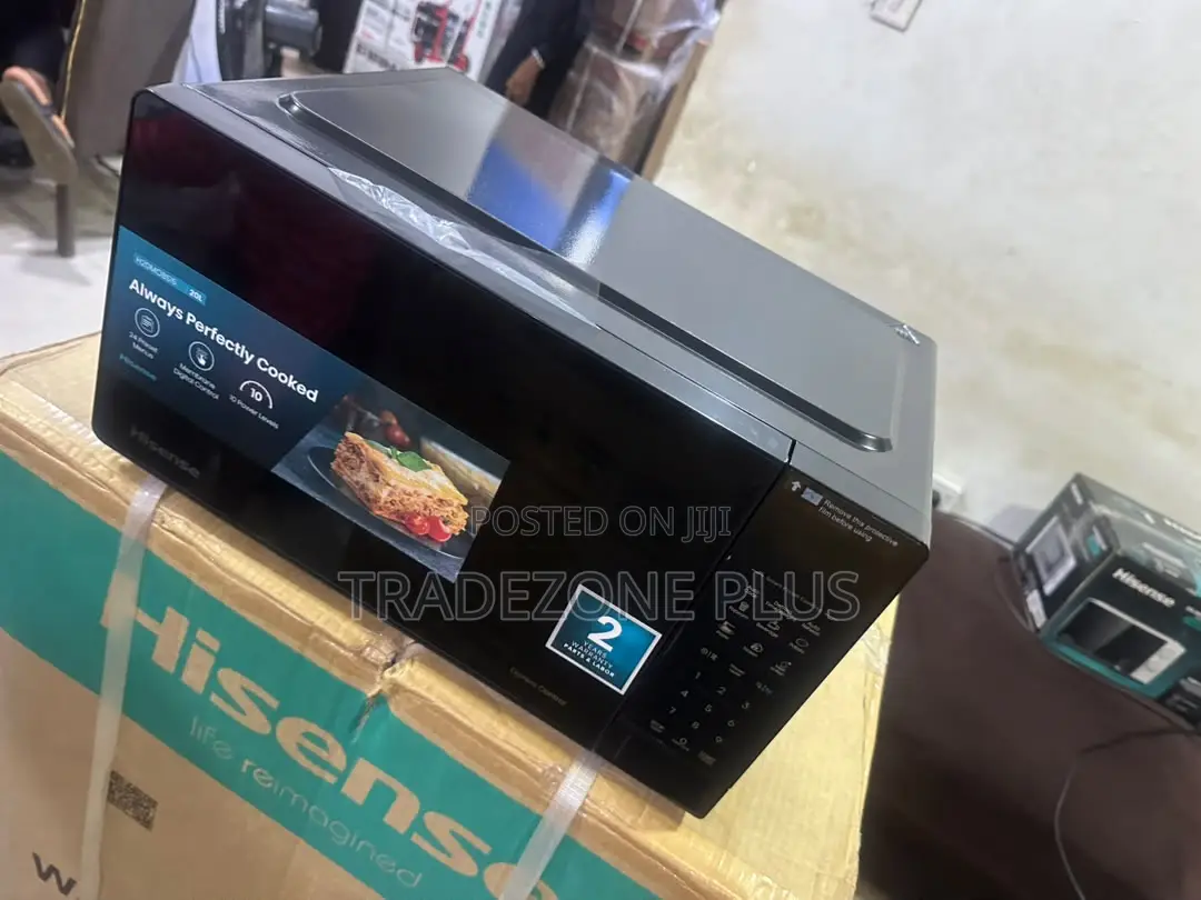 Hisense Digital Microwave 700W – Practical Cooking Companion