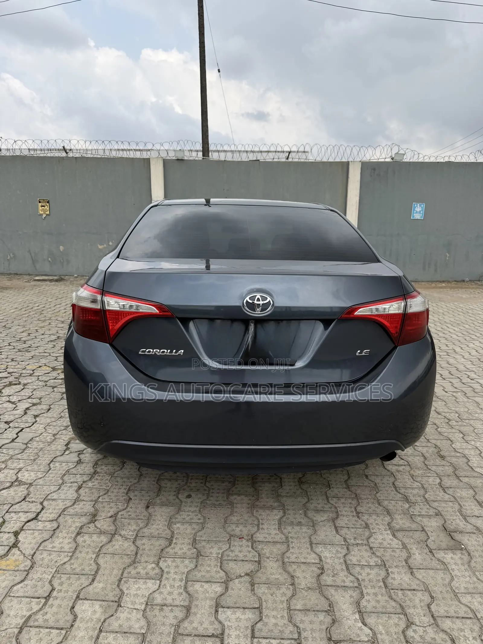 Toyota Corolla LE 4dr Sedan (1.8L 4cyl CVT) 2015 Gray