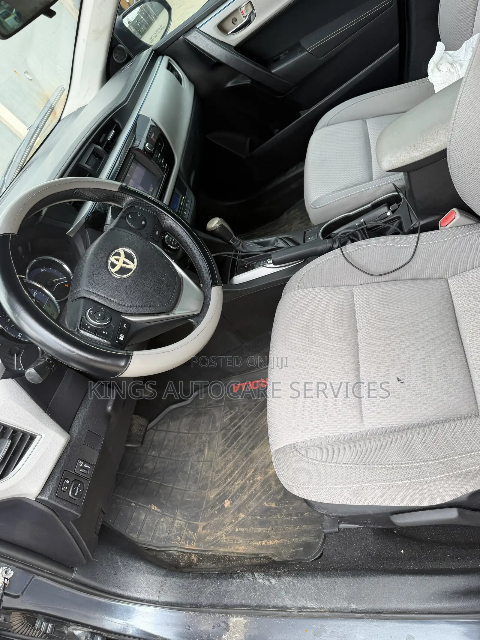 Toyota Corolla LE 4dr Sedan (1.8L 4cyl CVT) 2015 Gray