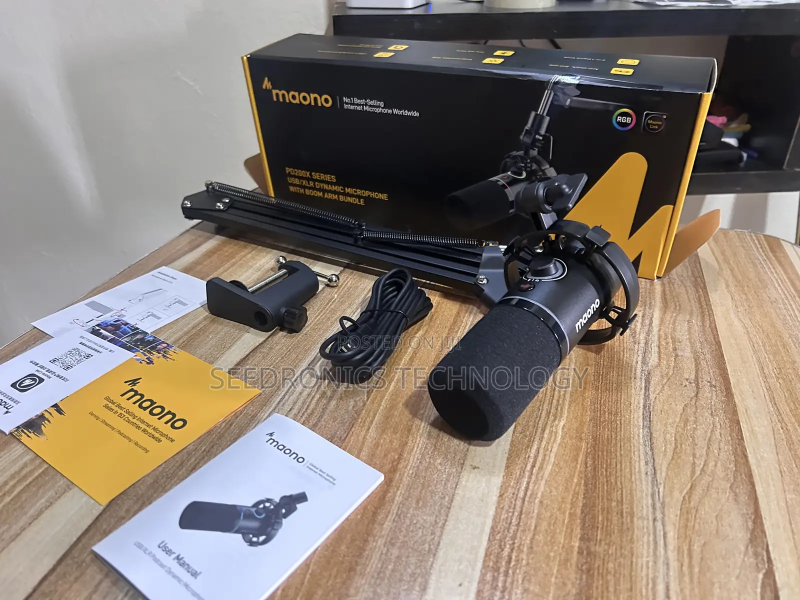 Maono PD200X USB/XLR Dynamic Microphone With RGB LIGHT & Arm Handle