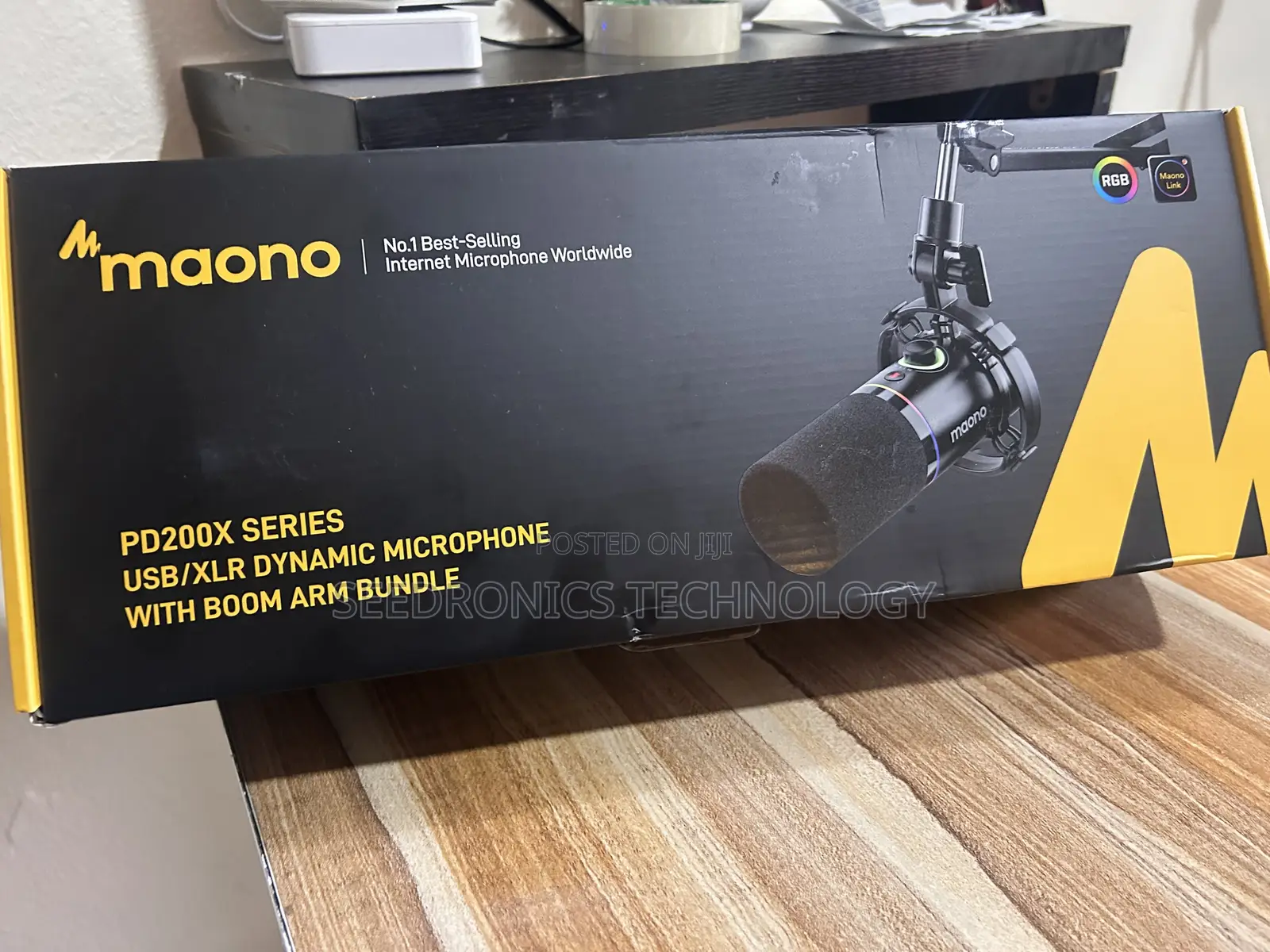 Maono PD200X USB/XLR Dynamic Microphone With RGB LIGHT & Arm Handle