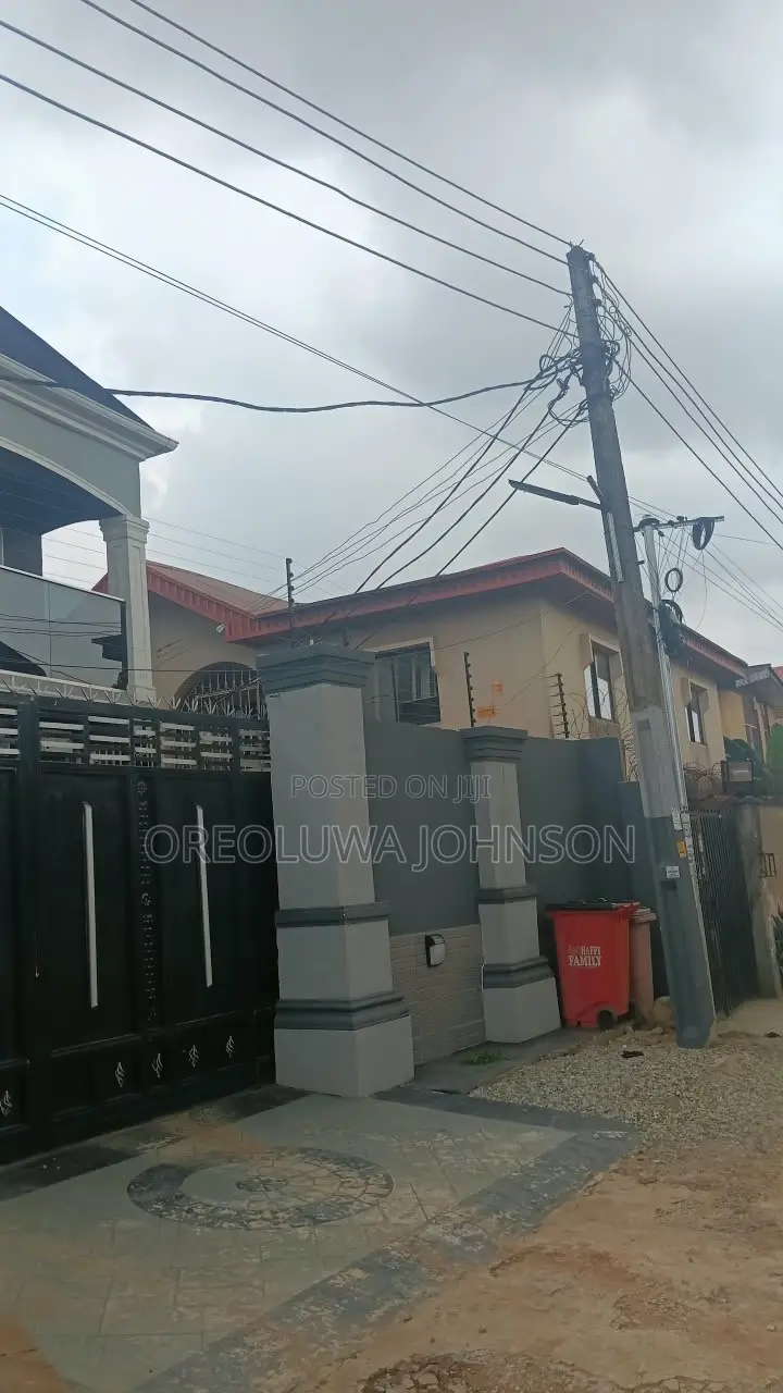 2bdrm Block of Flats in Egbe / Ikotun/Igando for sale