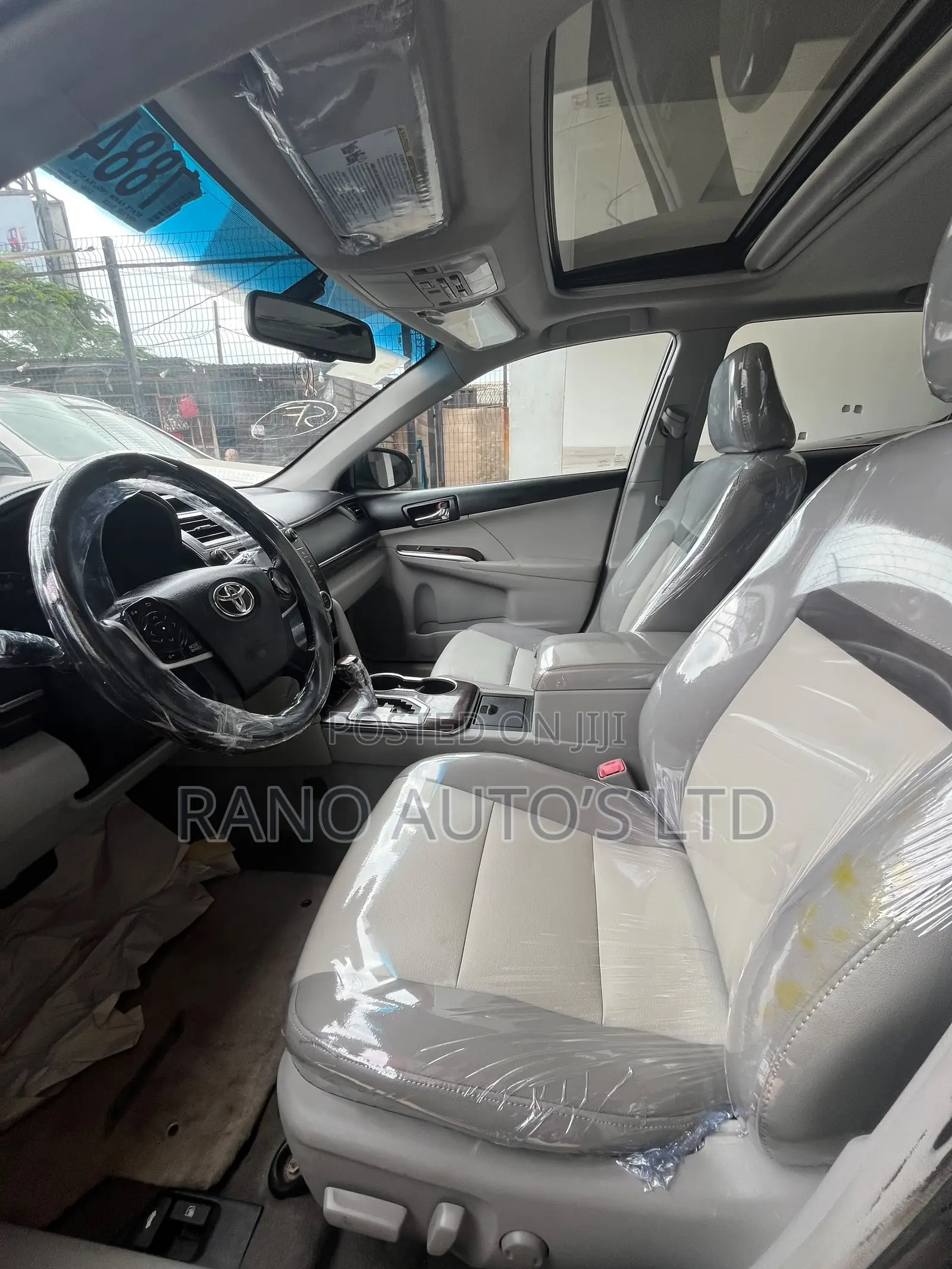 Toyota Camry XLE V6 4dr Sedan (3.5L 6cyl 6A) 2012 Gray