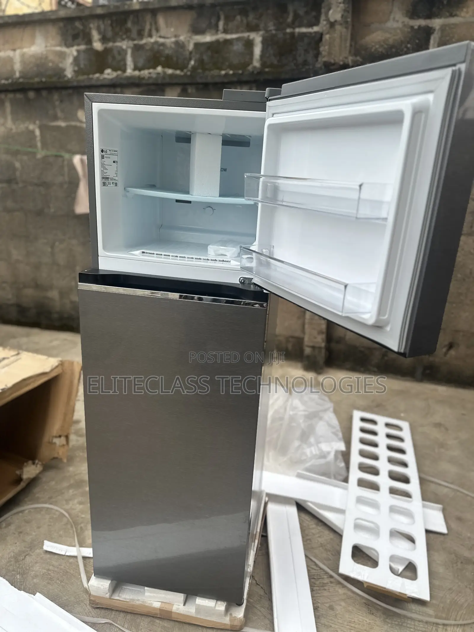 LG GL-B262PQKB 266L Refrigerator With Spacious Storage