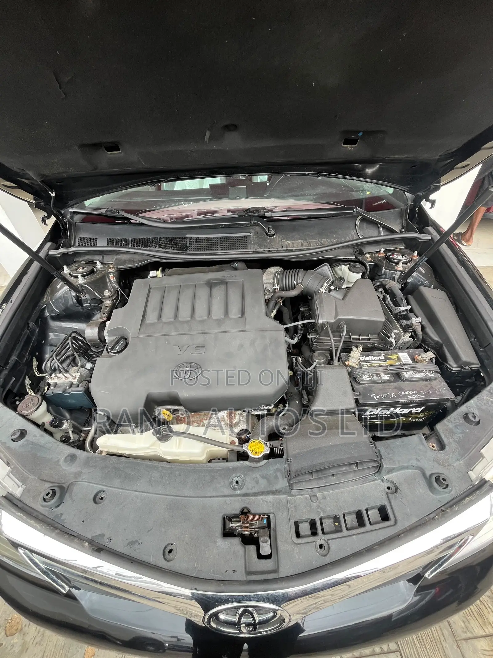 Toyota Camry XLE V6 4dr Sedan (3.5L 6cyl 6A) 2012 Gray