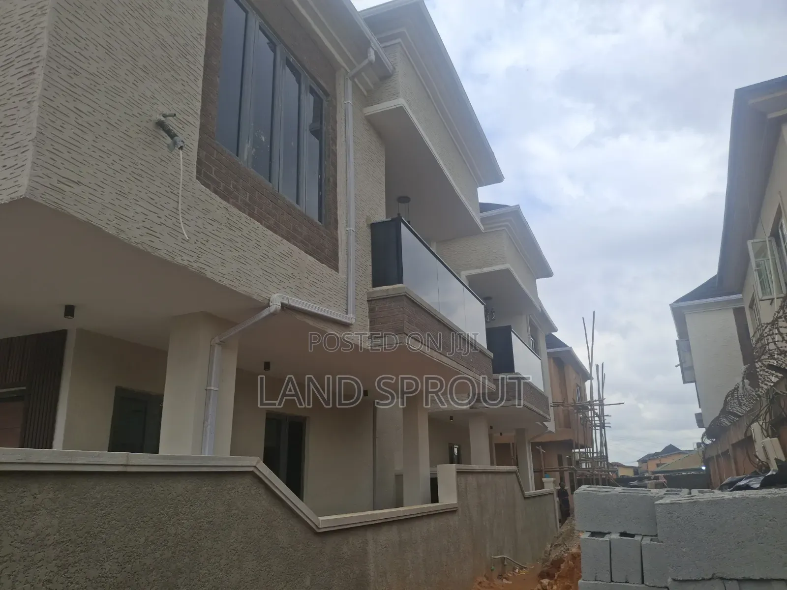 Furnished 4bdrm Apartment in Oke-Ira / Ogba for sale