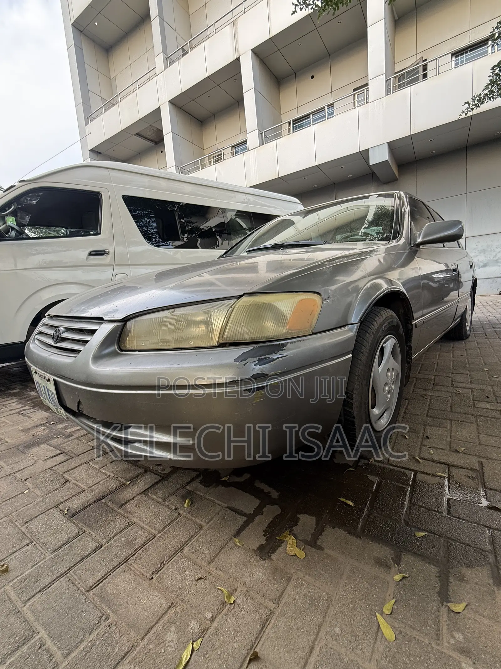 Toyota Camry XLE 4dr Sedan (2.2L 4cyl 4A) 2000 Gray