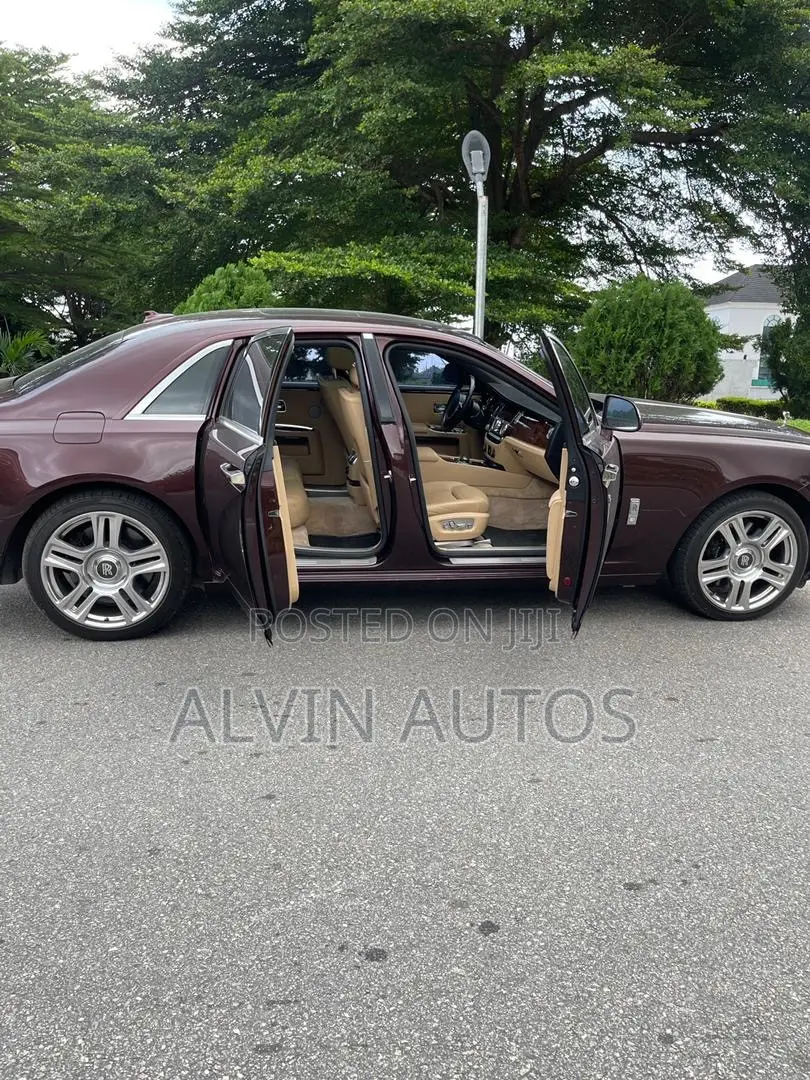 Rolls-Royce Ghost Base 2017 Burgundy