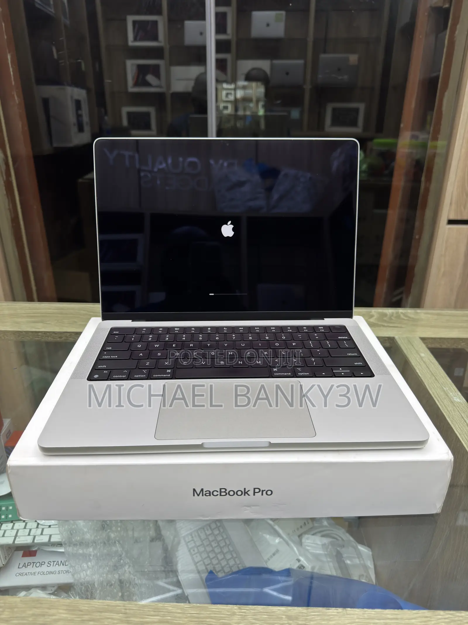 Laptop Apple MacBook Pro 2020 M1 16GB Apple M1 Pro SSD 512GB