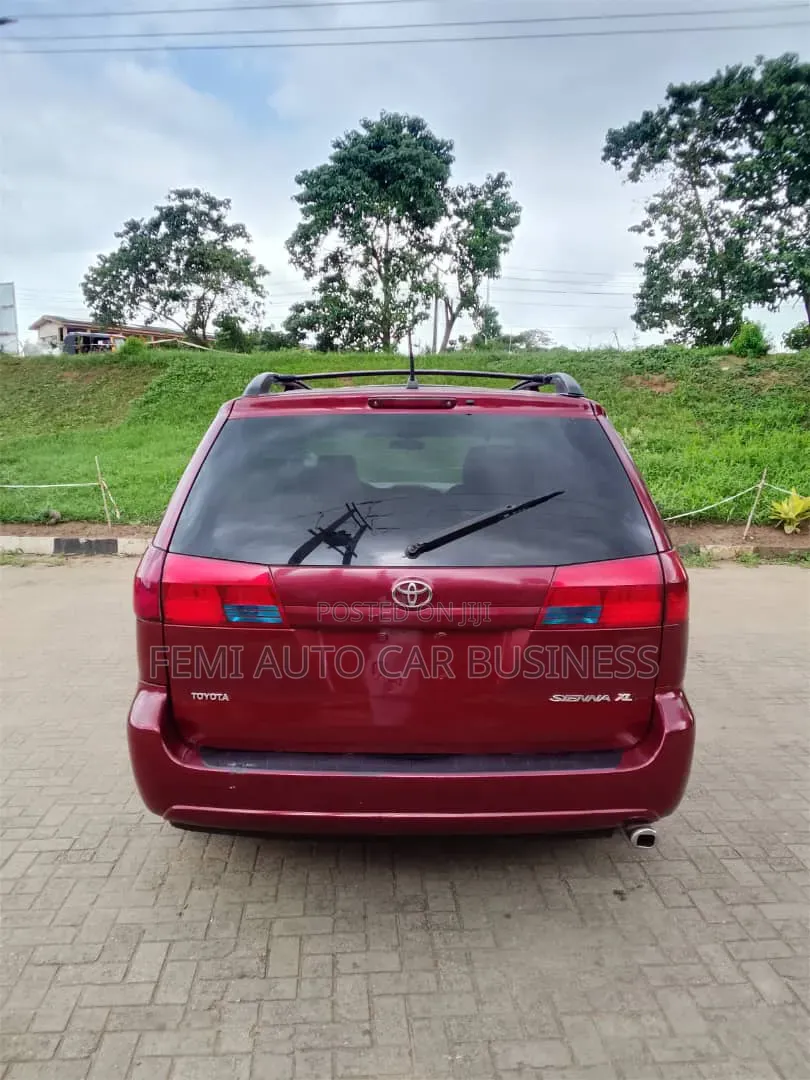 Toyota Sienna 2006 Red