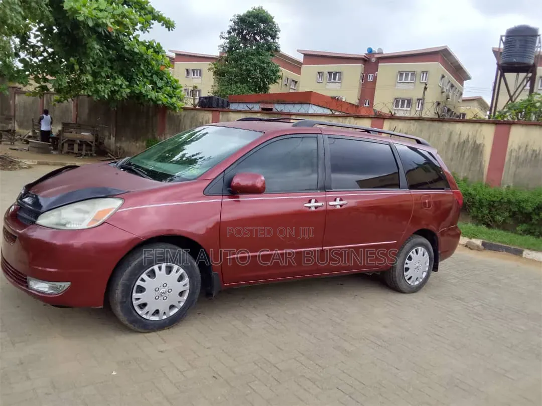Toyota Sienna 2006 Red