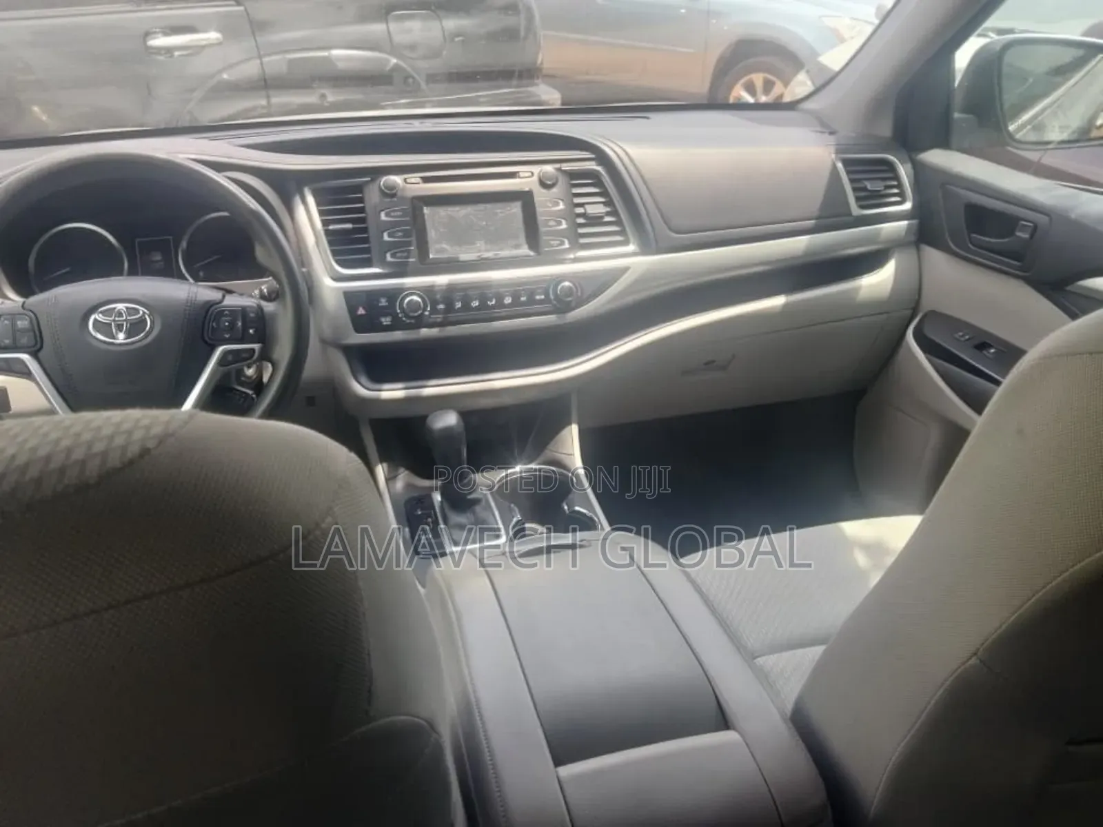 Toyota Highlander LE 4x4 V6 (3.5L 6cyl 8A) 2017 Gray