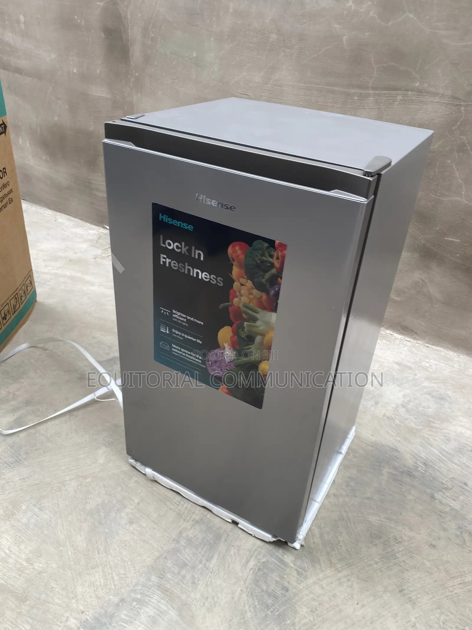 Hisense REF093DR Compact Refrigerator for Convenient Food Storage