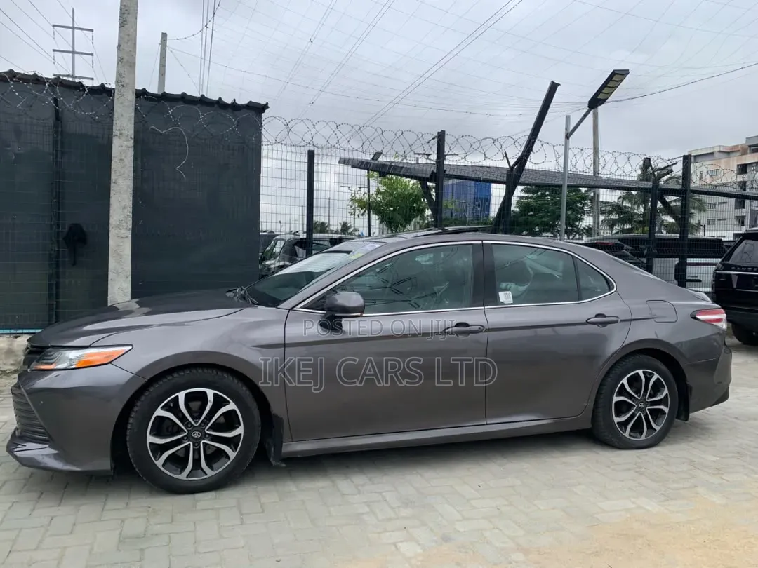 Toyota Camry 2018 Gray