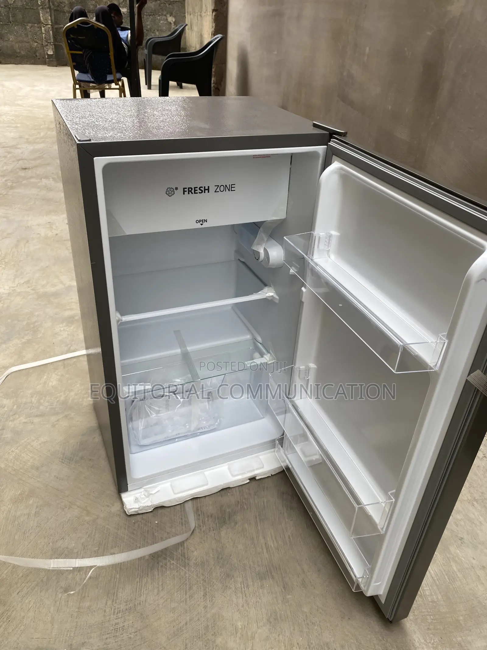Hisense 90L Top Freezer Fridge for Everyday Essentials REF093DR