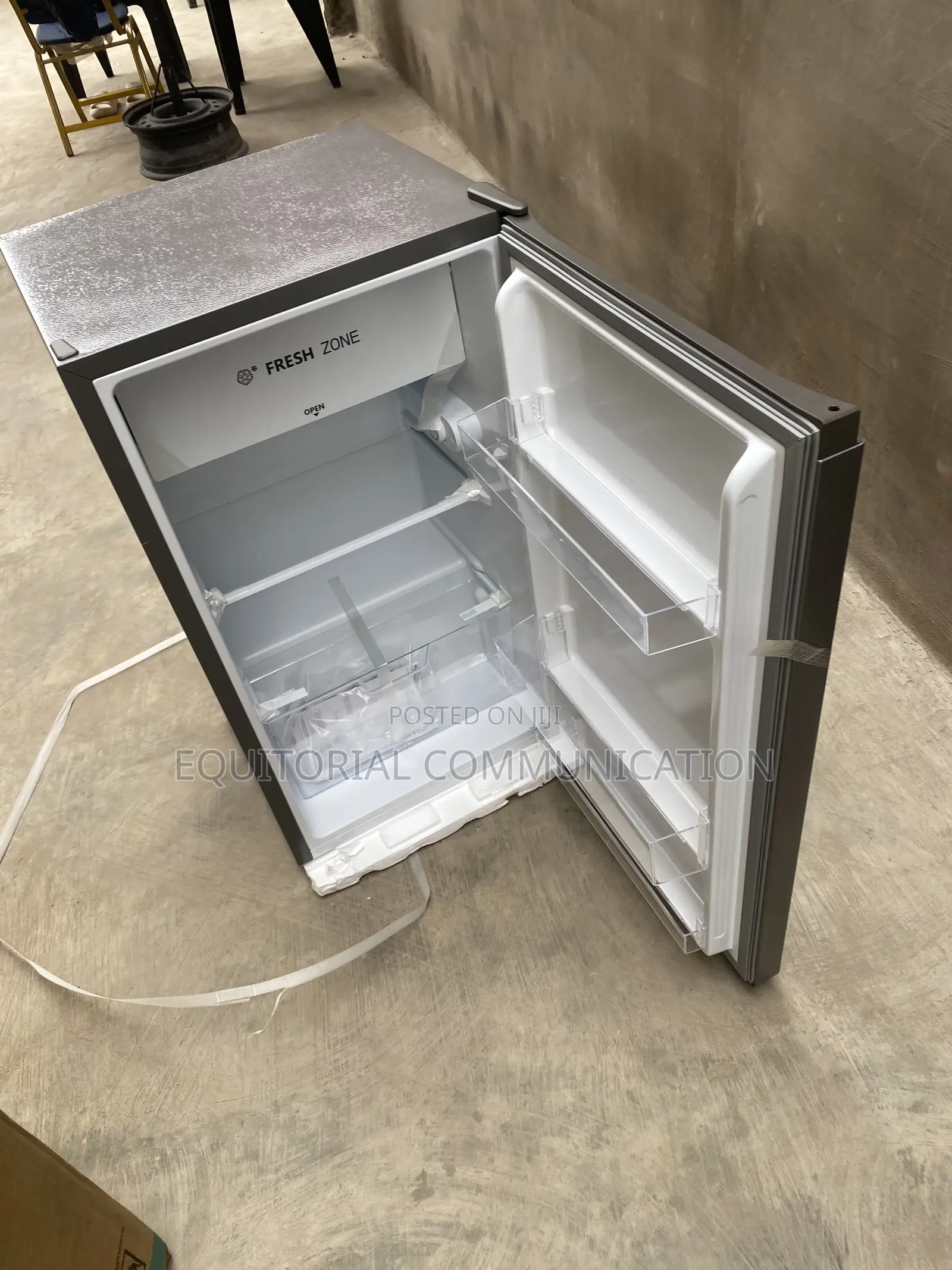 Hisense REF093DR 90-Litre Fridge for Drinks and Food Storage