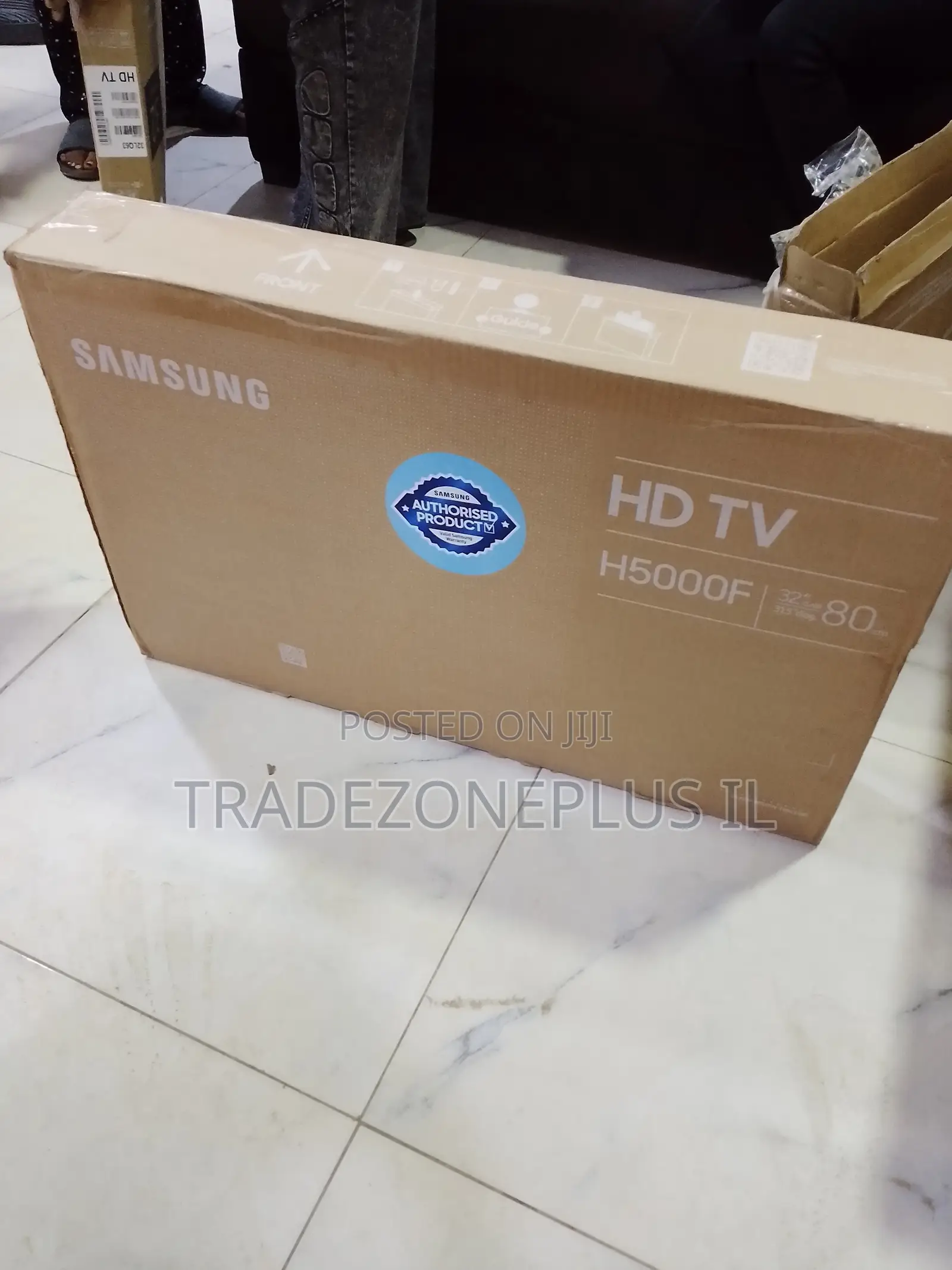 32-Inch HD Television for Contemporary Home Interiors