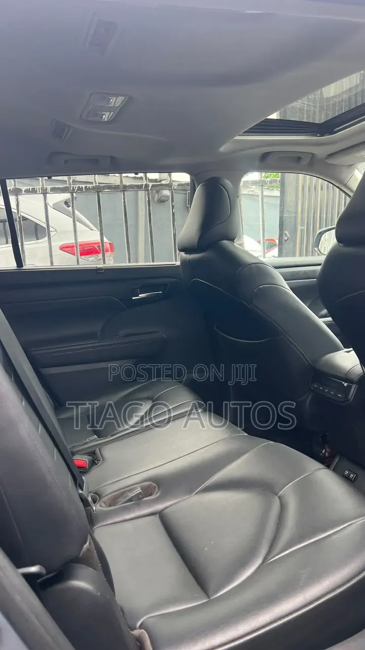 Toyota Highlander XLE AWD 2020 Blue
