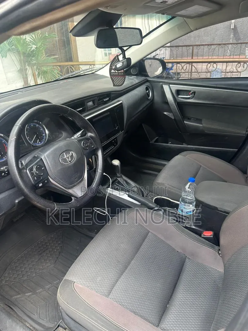 Toyota Corolla LE (1.8L 4cyl 2A) 2019 Black