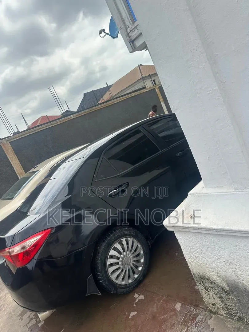 Toyota Corolla LE (1.8L 4cyl 2A) 2019 Black