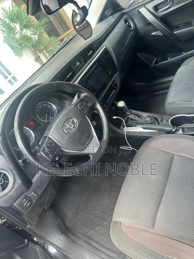Toyota Corolla LE (1.8L 4cyl 2A) 2019 Black