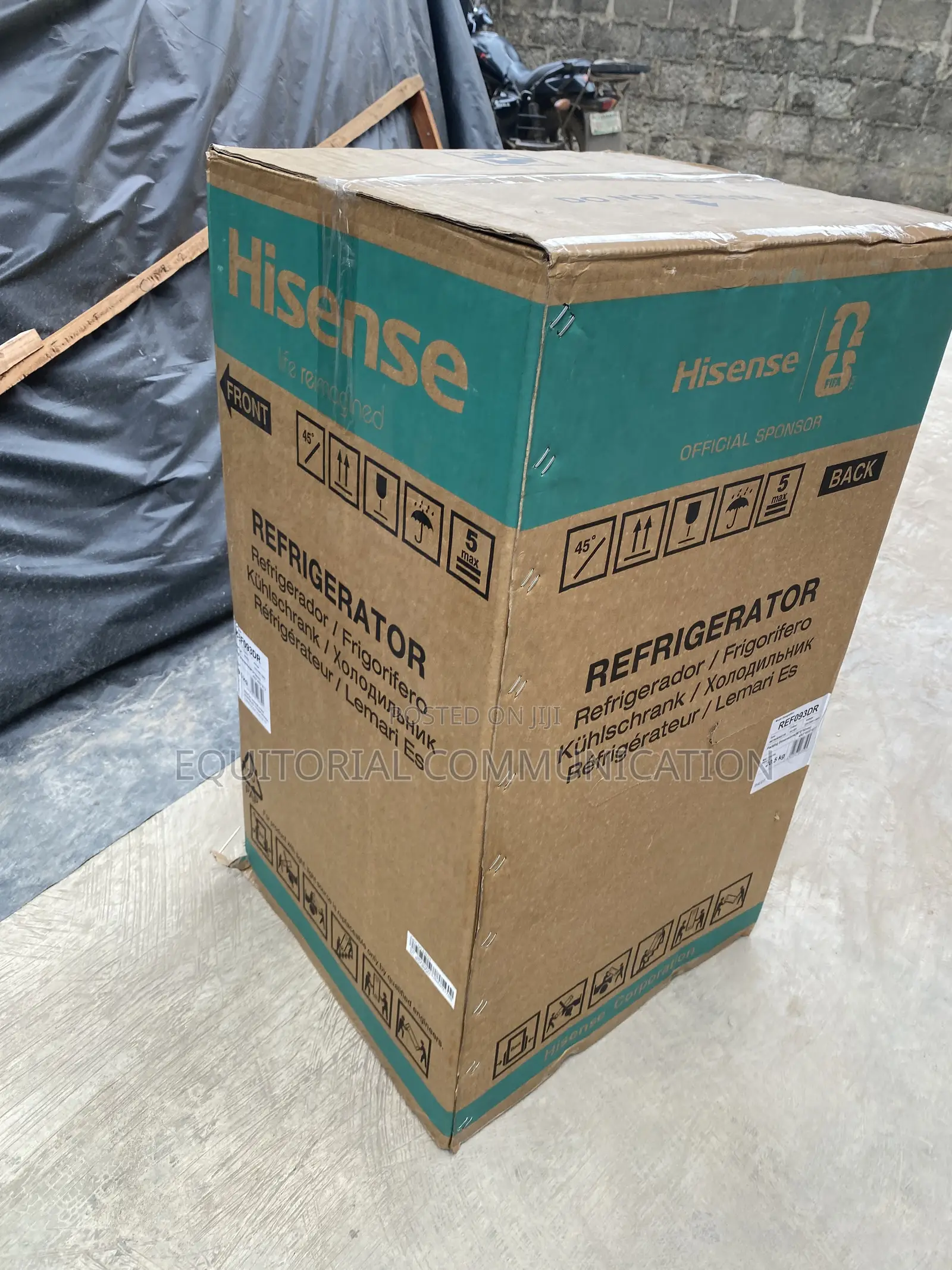 Hisense REF093DR 90L Compact Refrigerator for Personal Food Storage