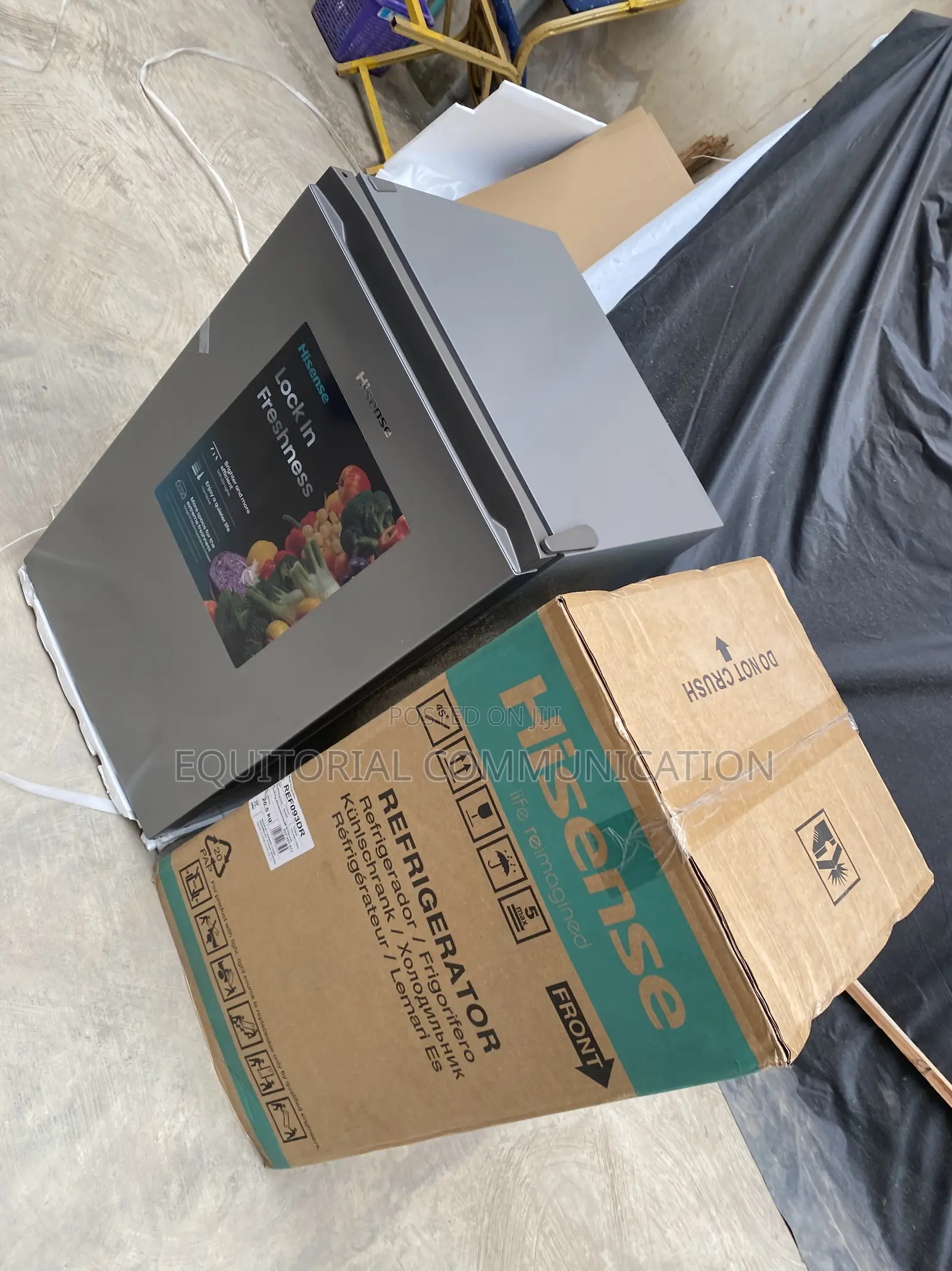 Hisense REF093DR 90L Fridge for Drinks, Snacks and Frozen Items