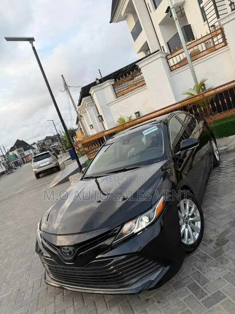 Toyota Camry LE FWD (2.5L 4cyl 8AM) 2018 Black