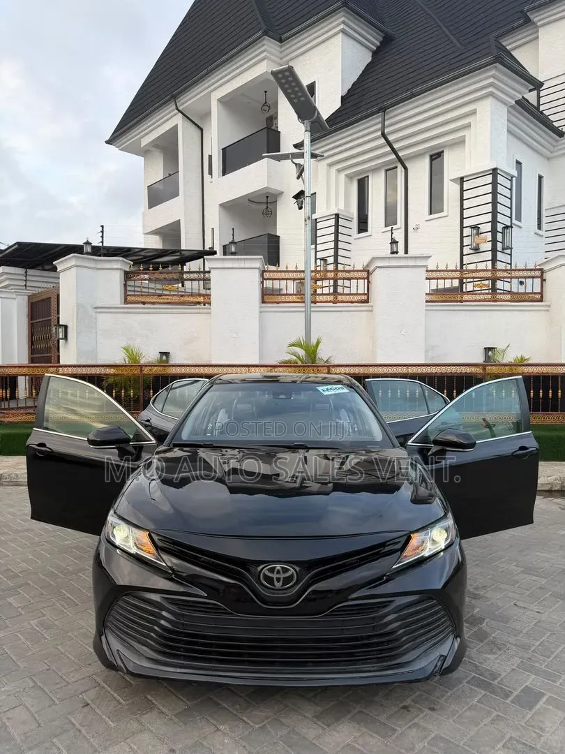 Toyota Camry LE FWD (2.5L 4cyl 8AM) 2018 Black