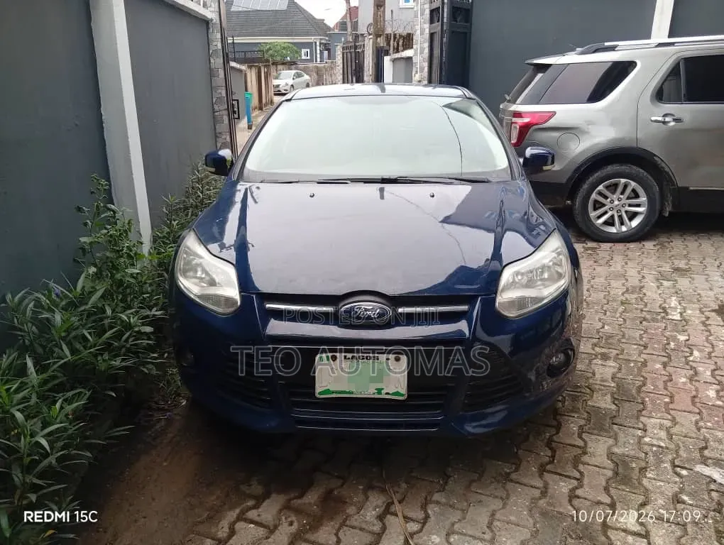 Ford Focus S Sedan FWD (2.0L 4cyl 5M) 2013 Blue