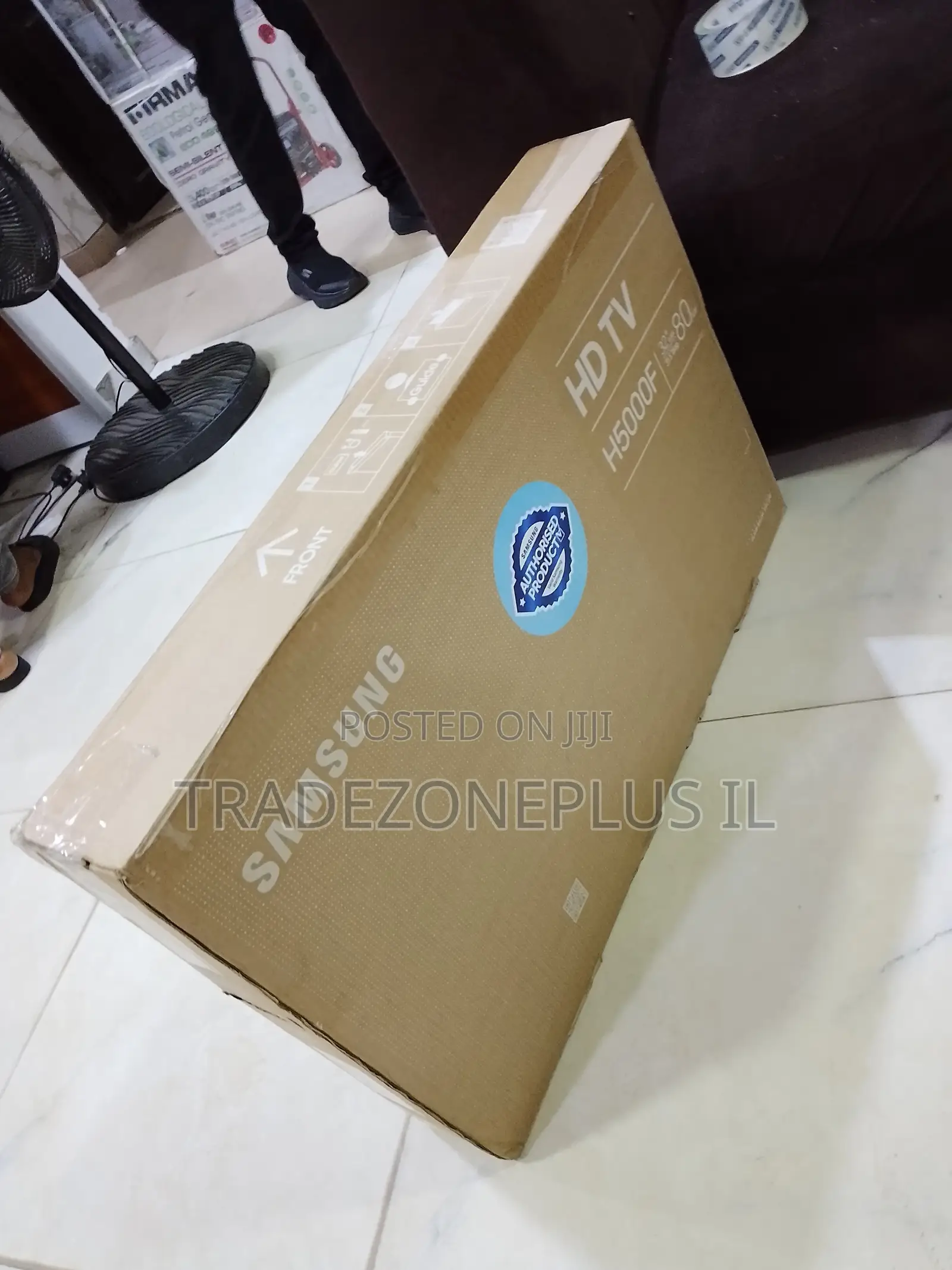 Samsung 32-Inch TV for a Refined Living Space