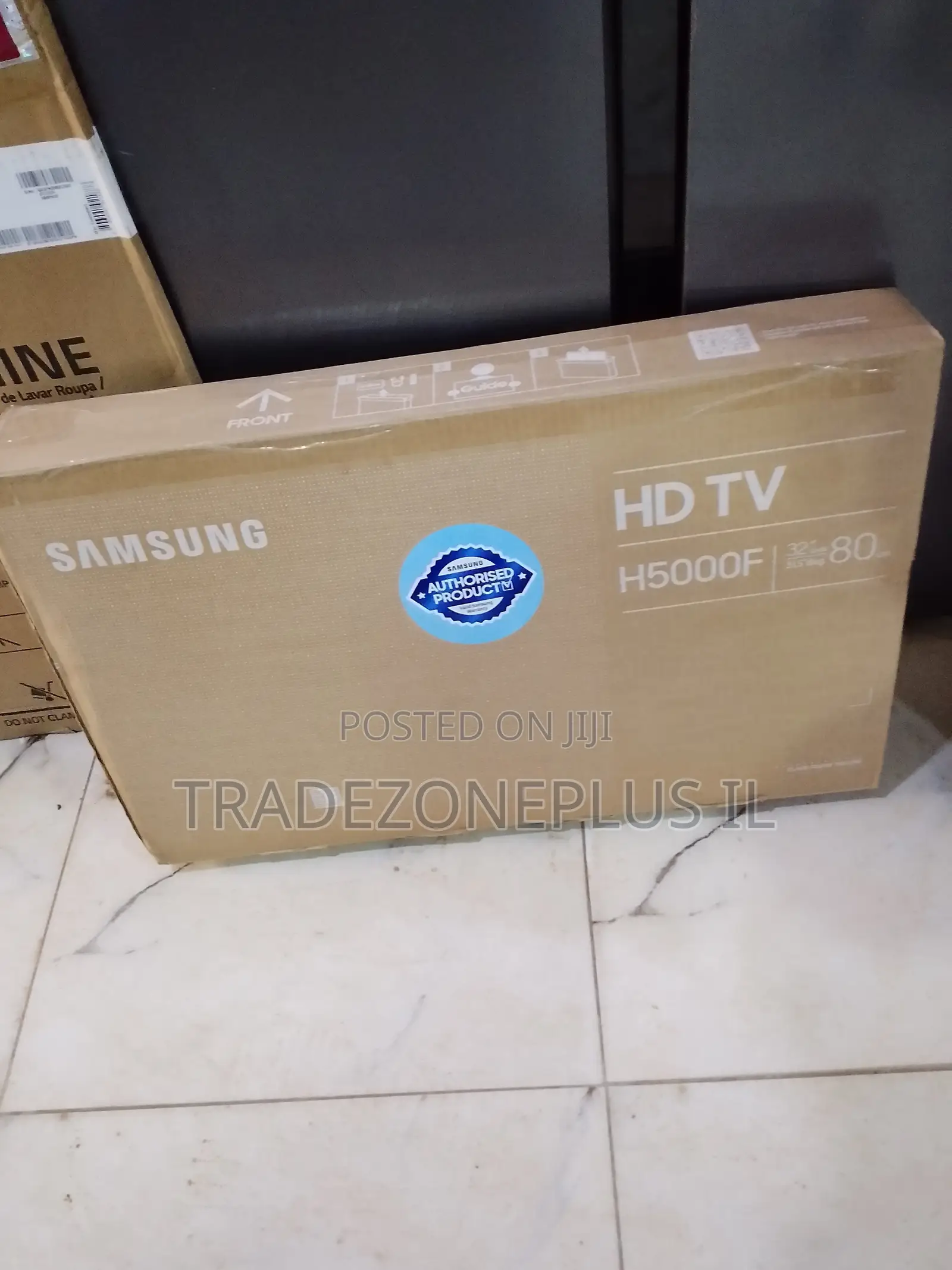 Samsung 32-Inch TV for a Refined Living Space