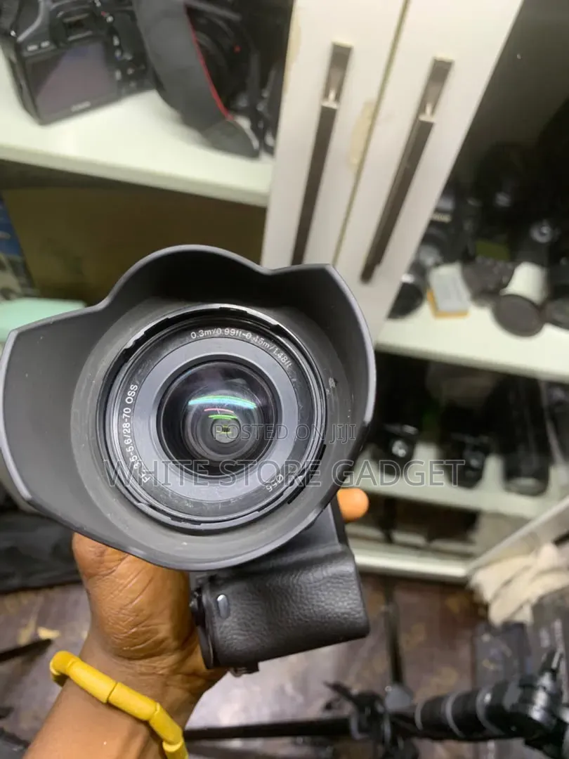 Sony A6400 With Sony FE 28-70mm F/3.5-5.6 OSS Lens