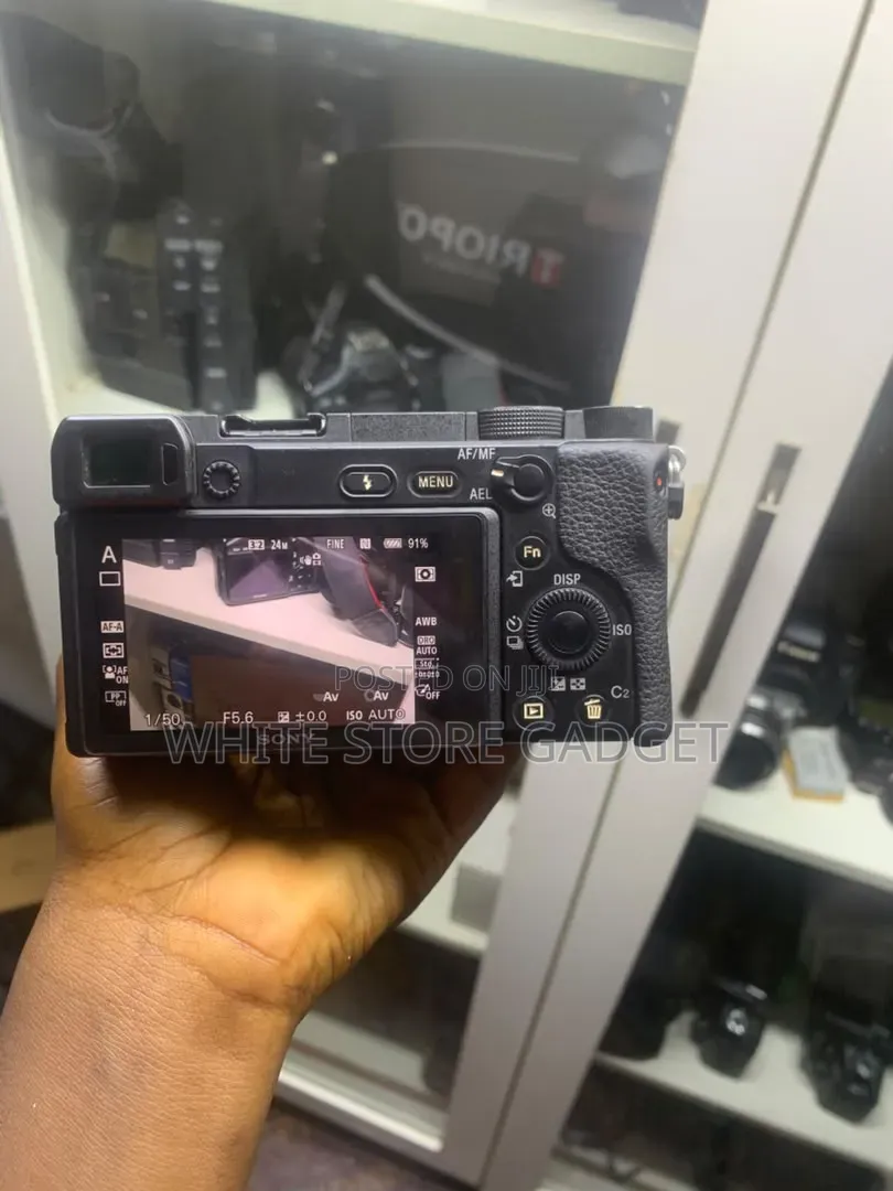 Sony A6400 With Sony FE 28-70mm F/3.5-5.6 OSS Lens