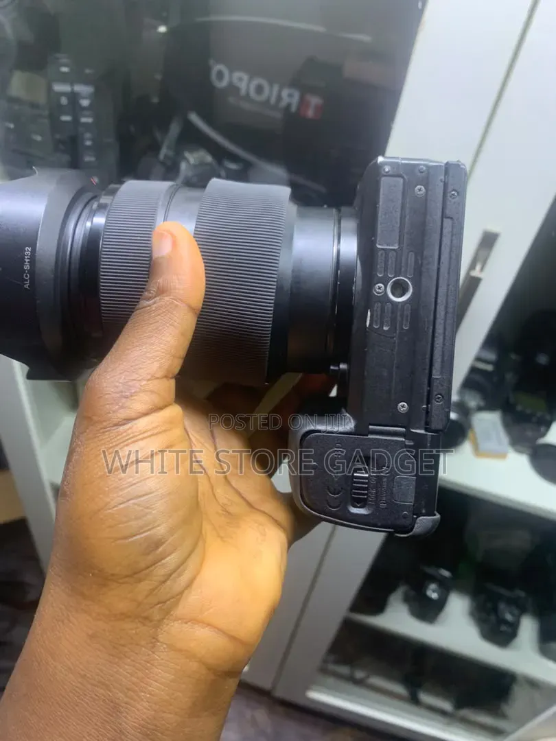 Sony A6400 With Sony FE 28-70mm F/3.5-5.6 OSS Lens