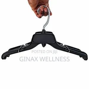 Strong Plastic Clothes Hangers With Anti-Slip Notches (10 Pieces)