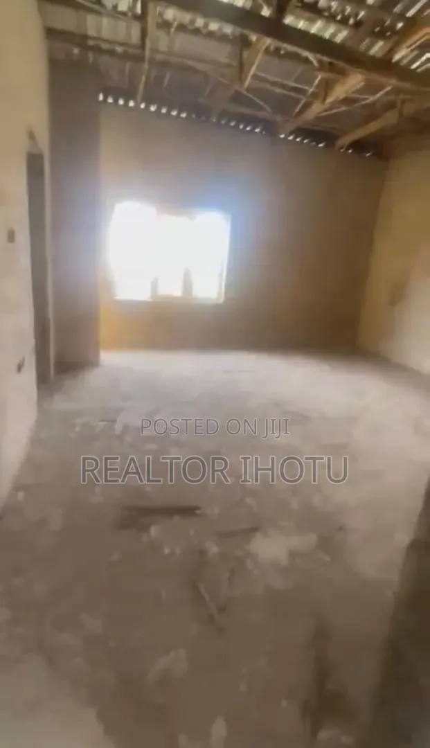 4bdrm Duplex in Paradise Estate for sale